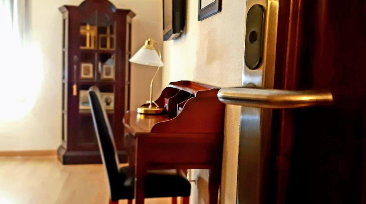 Hostal Rural Moratin Пастрана Экстерьер фото