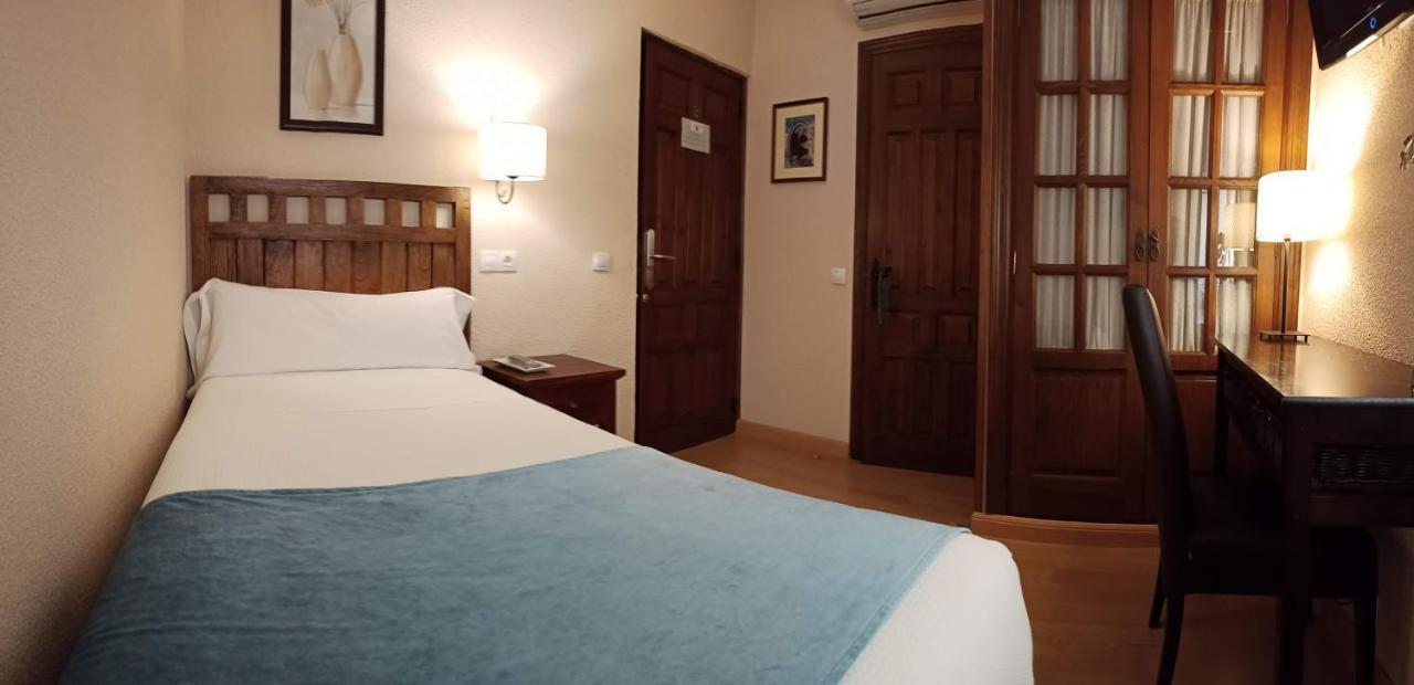 Hostal Rural Moratin Пастрана Экстерьер фото